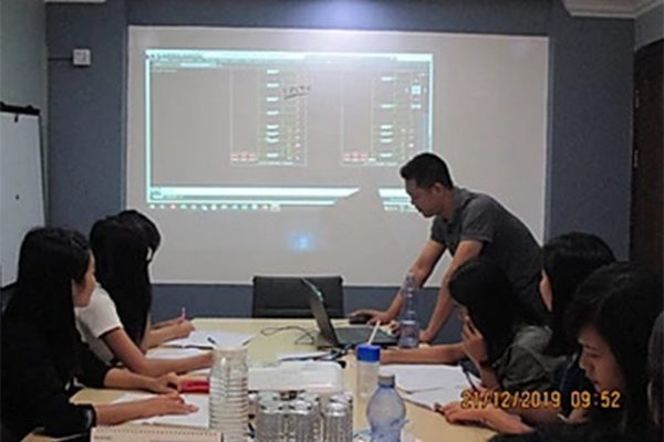 Project Management Training by Mrs Yao